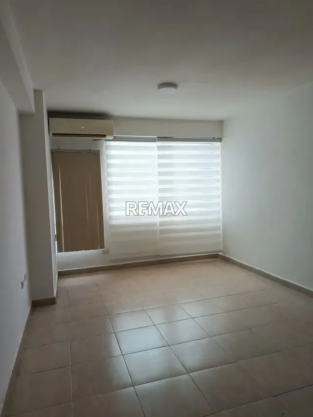Apartamento en venta, piso bajo, edificio con planta 100% - 11
