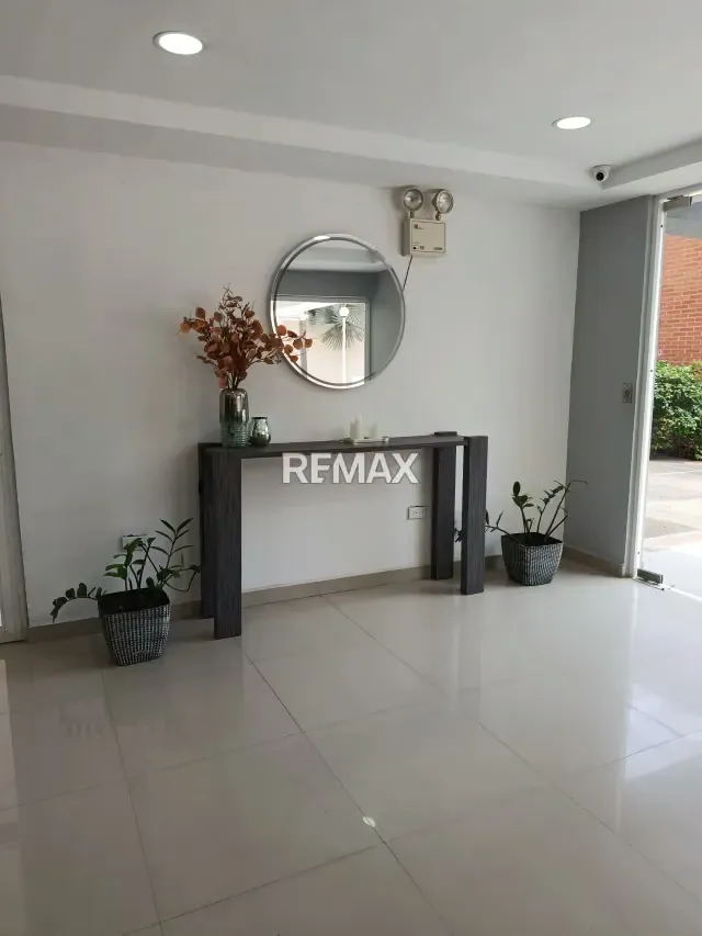 Apartamento en venta, piso bajo, edificio con planta 100% - 16