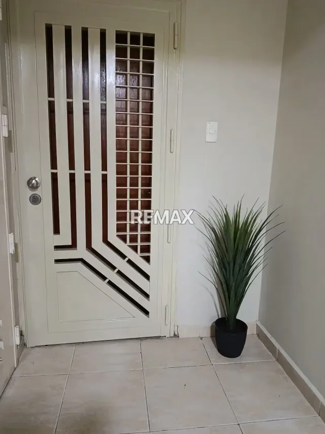 Apartamento en venta, piso bajo, edificio con planta 100% - 5