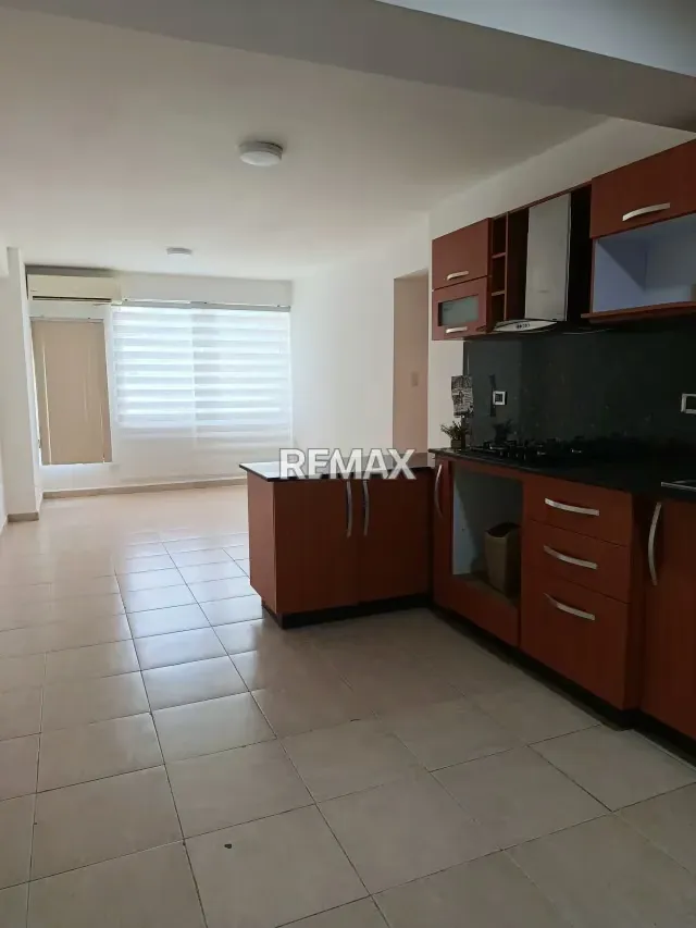 Apartamento en venta, piso bajo, edificio con planta 100% - 7