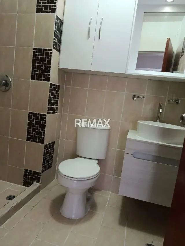 Apartamento en venta, piso bajo, edificio con planta 100% - 8