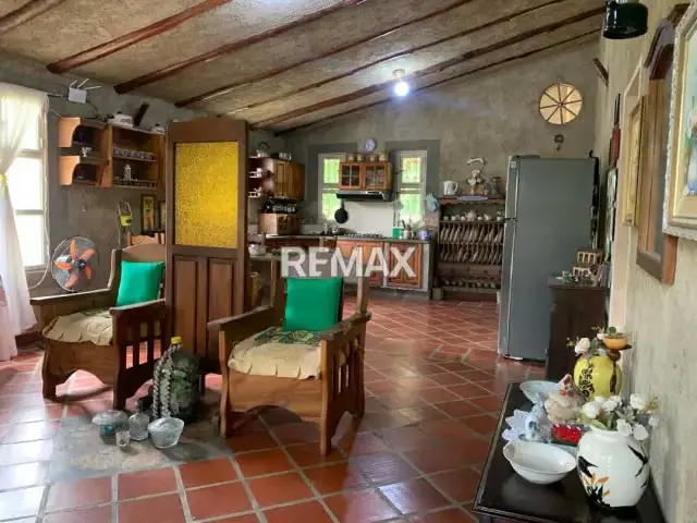 Parcela en Venta con Casa y Piscina en Aguirre Municipio Montalban Carabobo