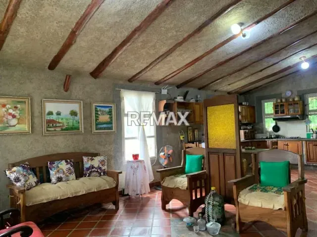 Parcela en Venta con Casa y Piscina en Aguirre Municipio Montalban Carabobo - 2