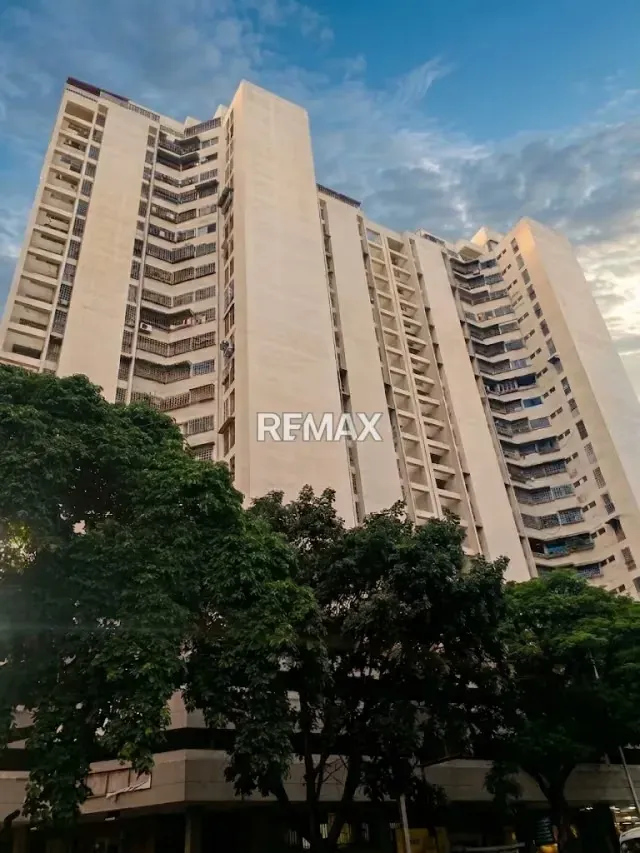 Venta de Apartamento Avenida Fuerzas Armadas.