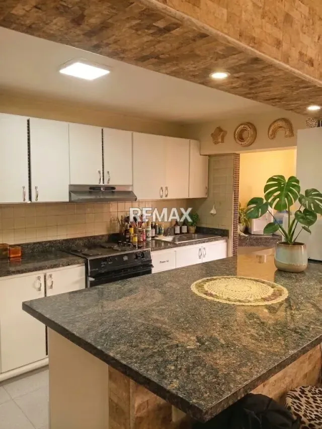 Venta de Apartamento Avenida Fuerzas Armadas. - 4