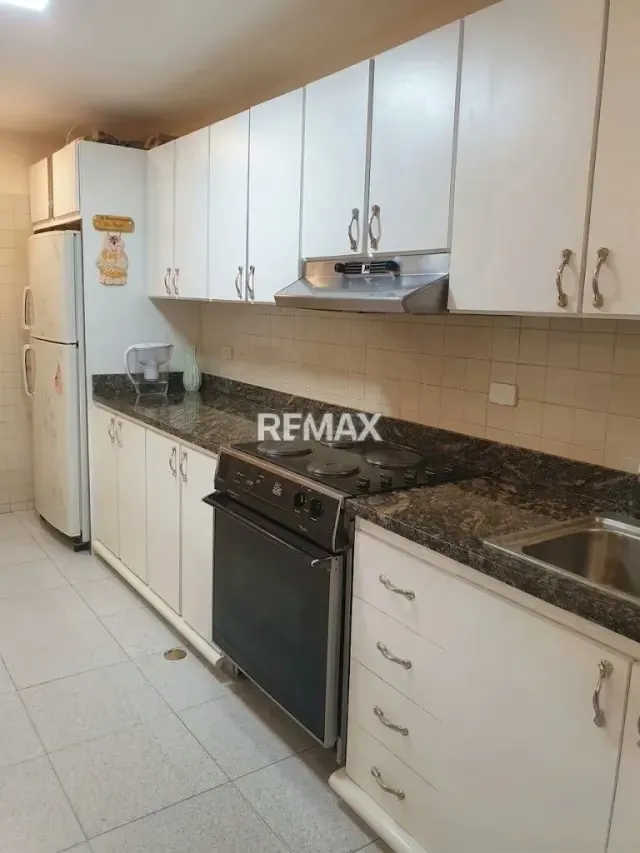 Venta de Apartamento Avenida Fuerzas Armadas. - 6