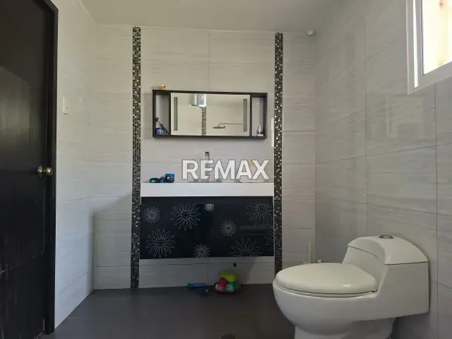 En venta Casa en villa Antares , Amoblada - 6