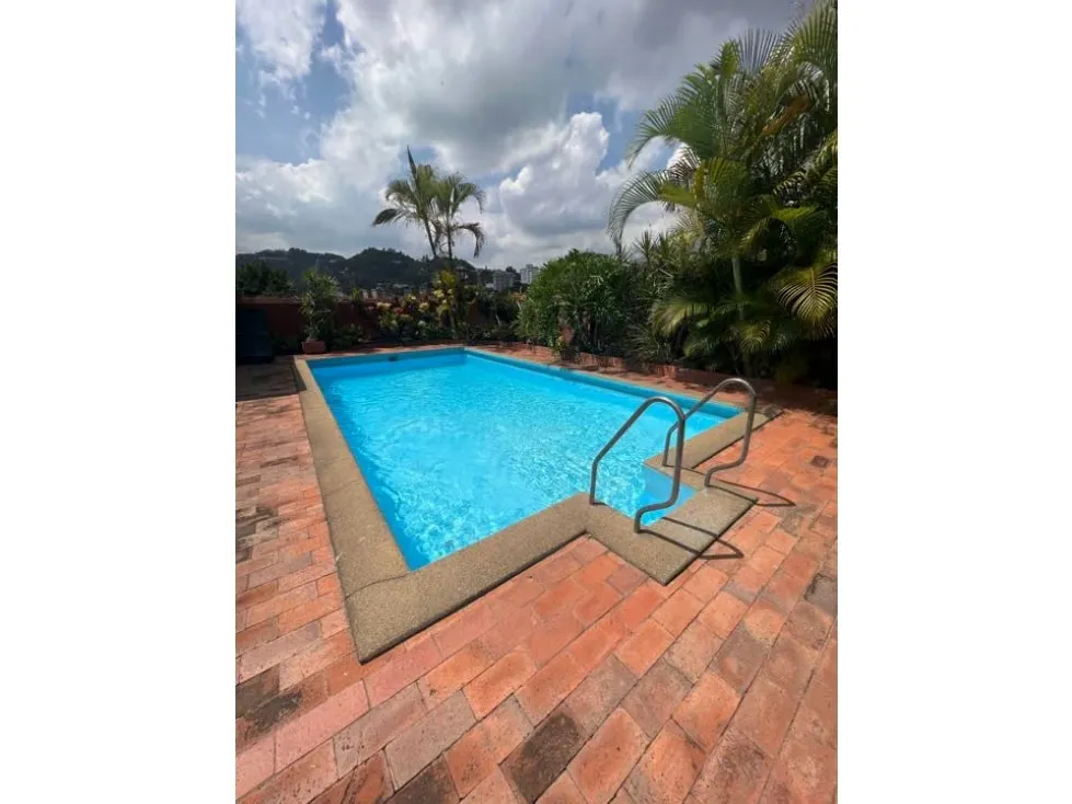 Se Vende o Alquila casa 400m2 4h+2s/4b/3p Cerro Verde 7262 - 3