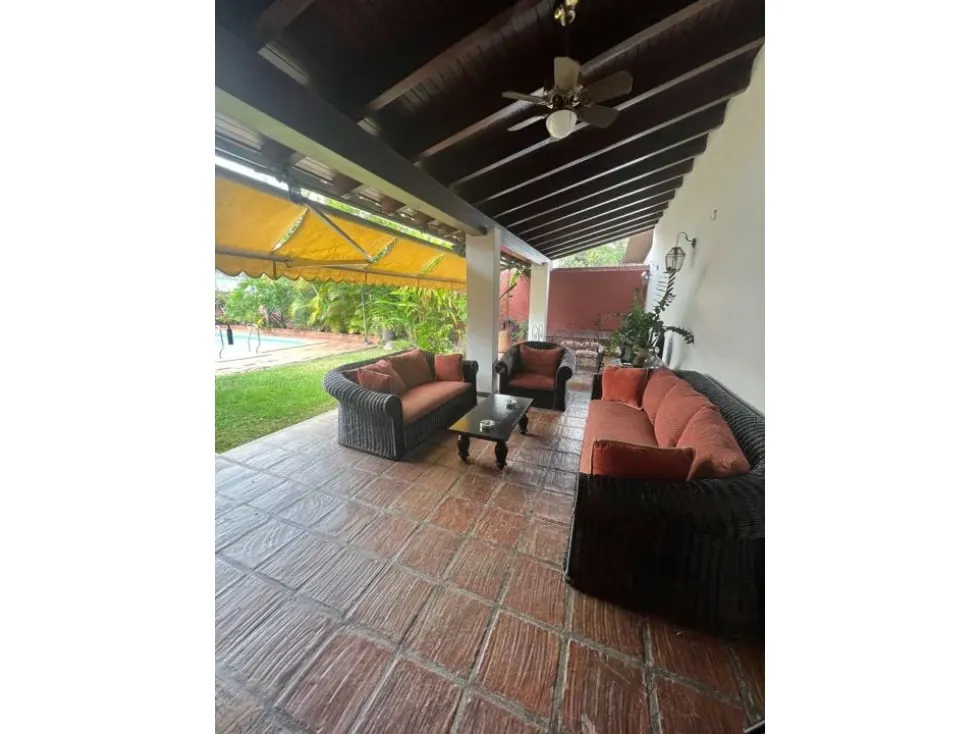 Se Vende o Alquila casa 400m2 4h+2s/4b/3p Cerro Verde 7262 - 7