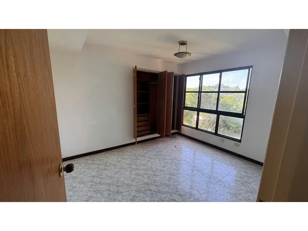 Se vende apartamento 152m2 Urb. Miranda 7094 - 16