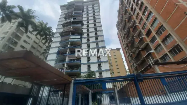 SE ALQUILA APARTAMENTO EN LOS PALOS GRANDES