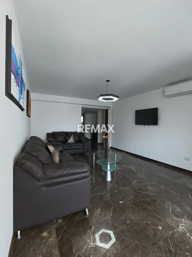 SE ALQUILA APARTAMENTO EN LOS PALOS GRANDES - 4