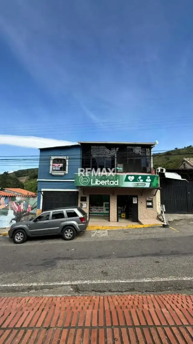 En venta propiedad horizontal en capacho Viejo frente a la plaza Simón bolívar segundo piso: