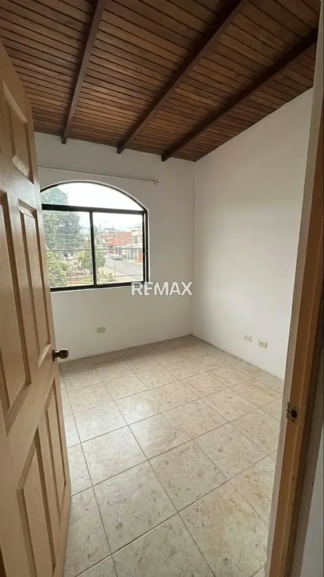 En venta propiedad horizontal en capacho Viejo frente a la plaza Simón bolívar segundo piso: - 7