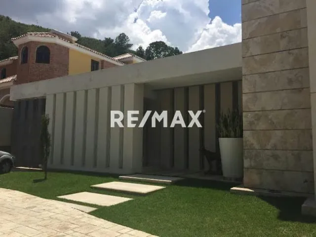 MAJESTUOSA CASA EN URBANIZACIÓN GUAPARO RESIDENCIA PARQUE GUAPARO - 2