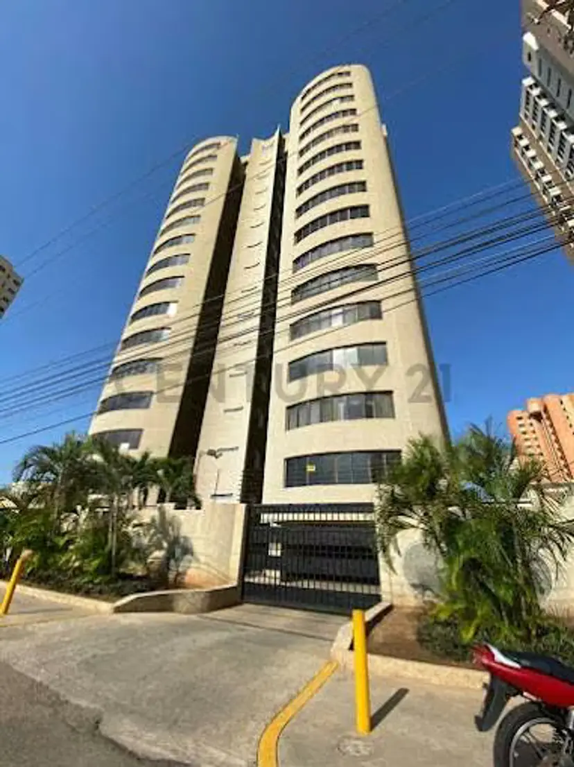 Se Vende cómodo Apto. en Edif. Gremium - Av. El Milagro, Maracaibo