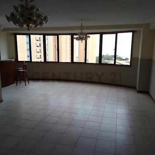 Se Vende cómodo Apto. en Edif. Gremium - Av. El Milagro, Maracaibo - 19