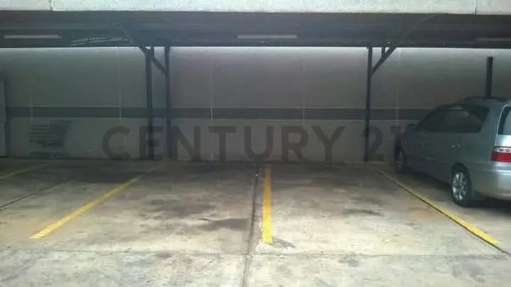 Se Vende cómodo Apto. en Edif. Gremium - Av. El Milagro, Maracaibo - 21