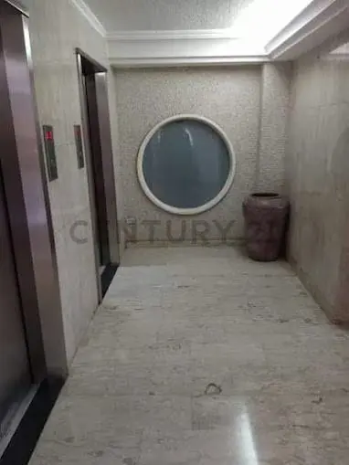 Se Vende cómodo Apto. en Edif. Gremium - Av. El Milagro, Maracaibo - 23