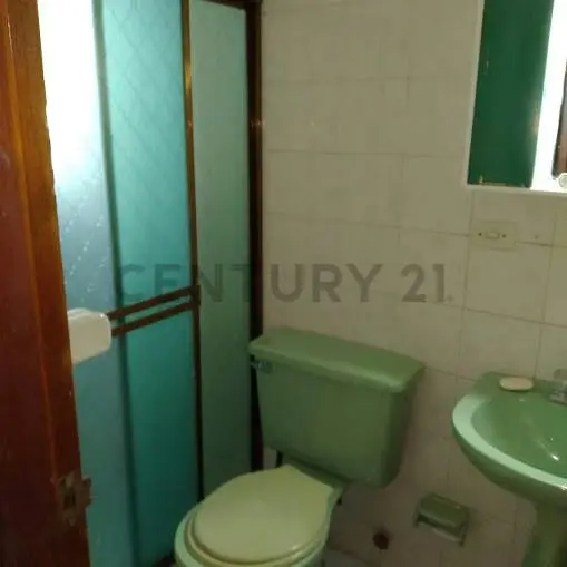 Se Vende cómodo Apto. en Edif. Gremium - Av. El Milagro, Maracaibo - 25