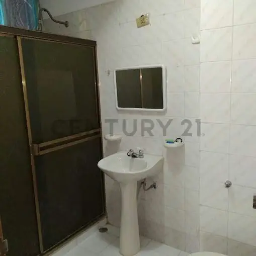 Se Vende cómodo Apto. en Edif. Gremium - Av. El Milagro, Maracaibo - 4