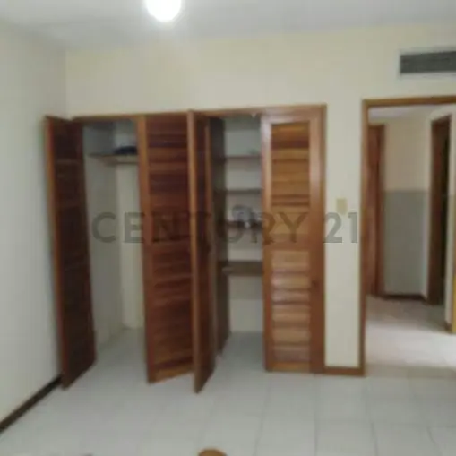 Se Vende cómodo Apto. en Edif. Gremium - Av. El Milagro, Maracaibo - 6