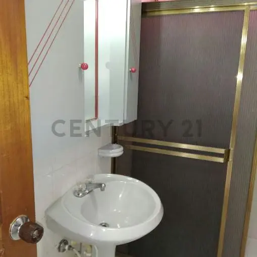 Se Vende cómodo Apto. en Edif. Gremium - Av. El Milagro, Maracaibo - 8