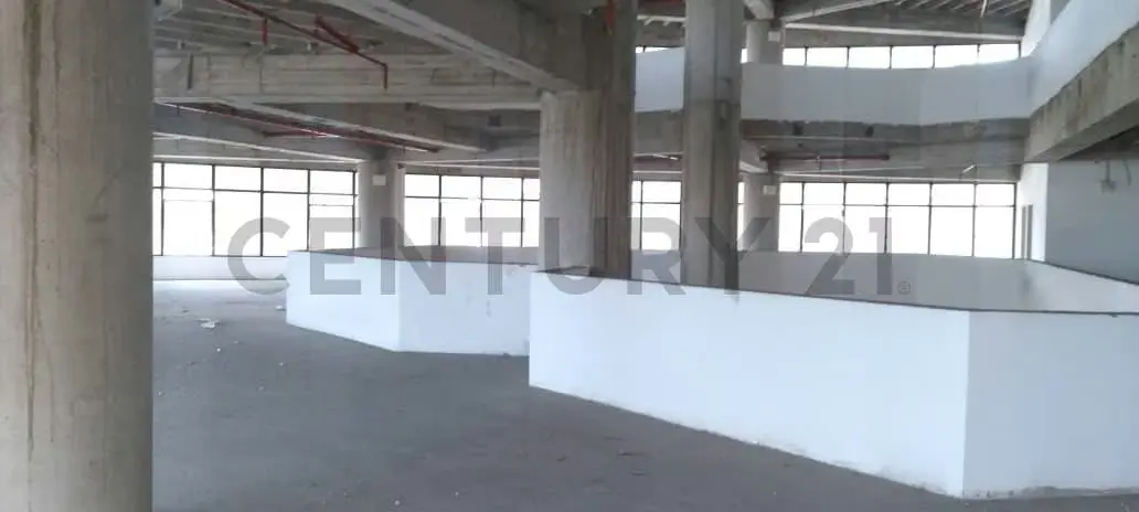Amplias Oficinas en edficio con moderno diseño arquitectónico - 2