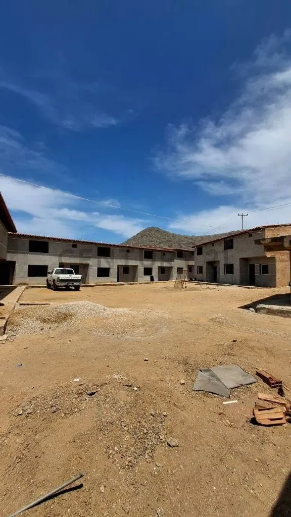 EXCELENTE TOWNHOUSE EN OBRA BLANCA EN VILLA VICTORIA, APOSTADERO, PAMPATAR - 11