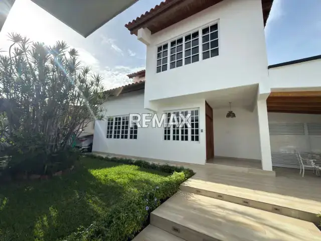 EN VENTA QUINTA URB EL PARRAL