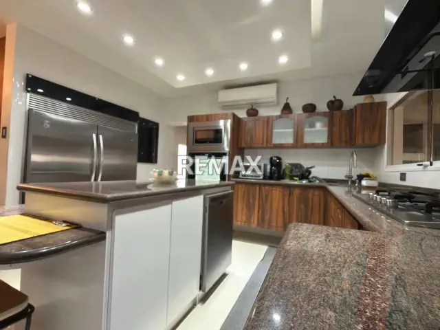 EN VENTA QUINTA URB EL PARRAL - 17