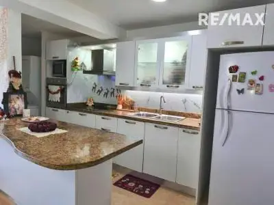 Apartamento en el Conj. Resd. La Valaire