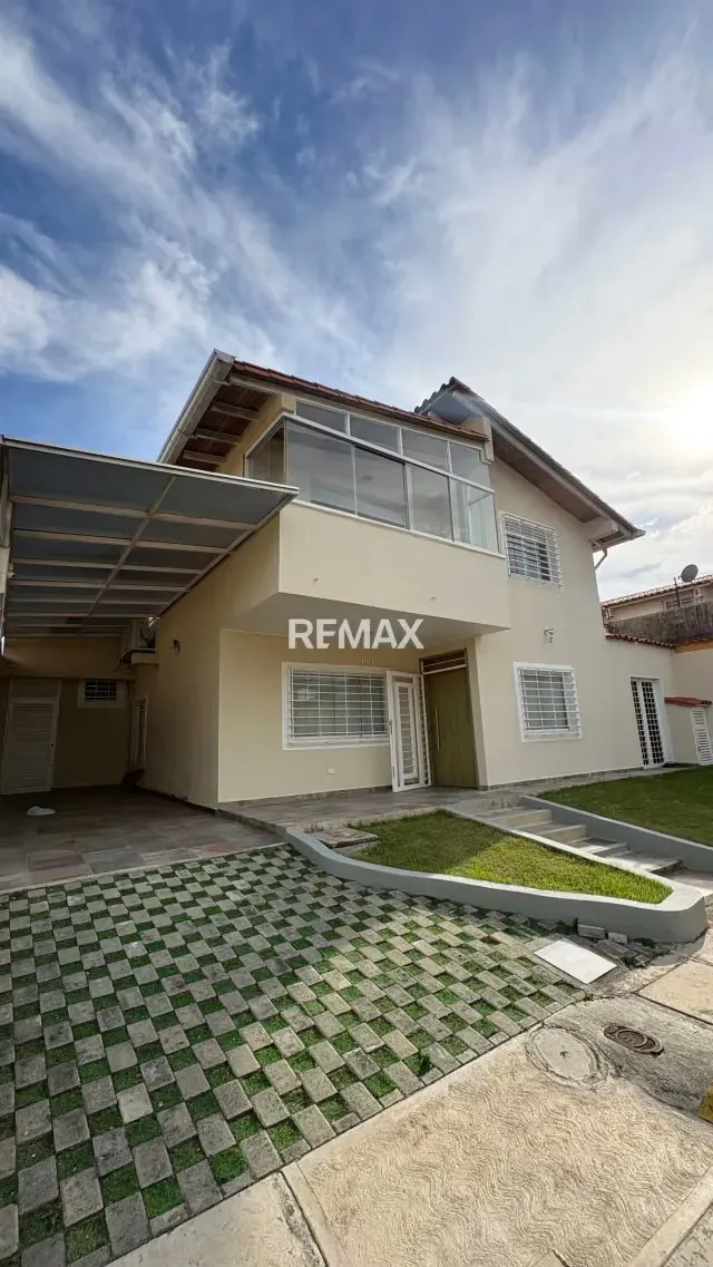 VENDO CASA EN CABUDARE( AVENIDA INTERCOMUNAL)