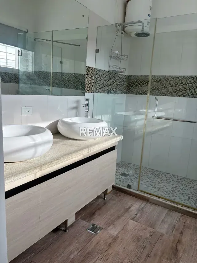 VENDO CASA EN CABUDARE( AVENIDA INTERCOMUNAL) - 17