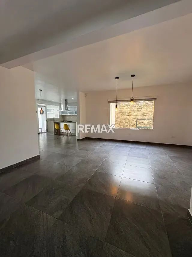 VENDO CASA EN CABUDARE( AVENIDA INTERCOMUNAL) - 3