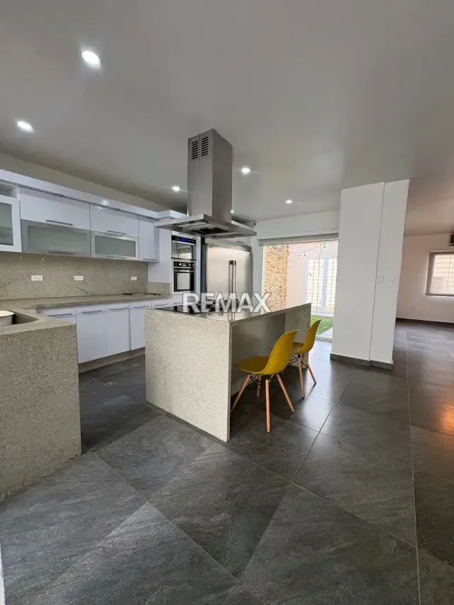 VENDO CASA EN CABUDARE( AVENIDA INTERCOMUNAL) - 6