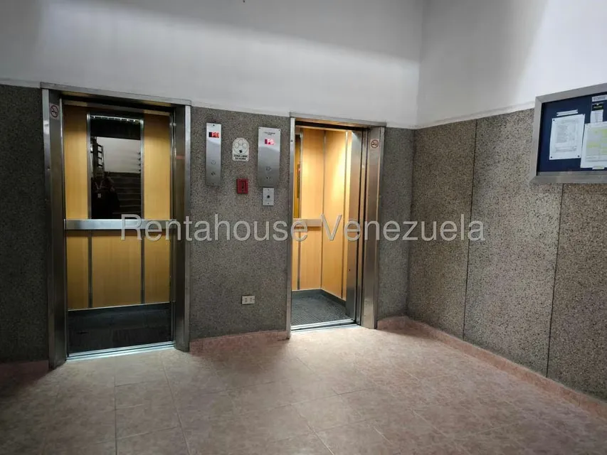 Apartamento (1 Nivel) en Venta en La Urbina, Distrito Metropolitano - 33