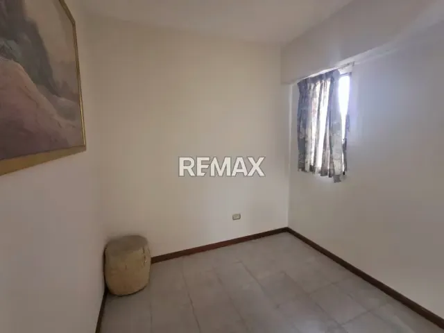 Alquilo cómodo apartamento de 129 mt2 urb. Las Esmeraldas de la Tahona - 13