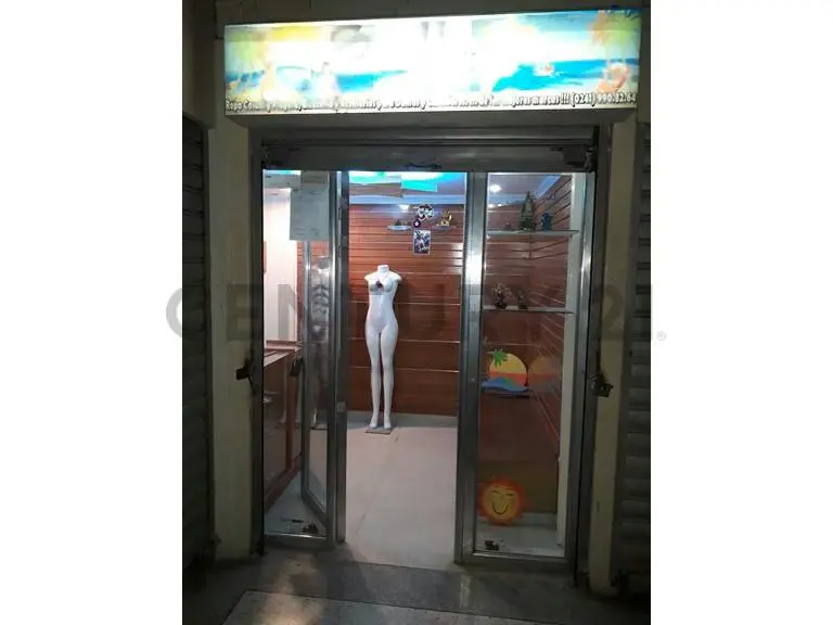 EXCELENTE LOCAL COMERCIAL EN VENTA CON FONDO DE COMERCIO - 2