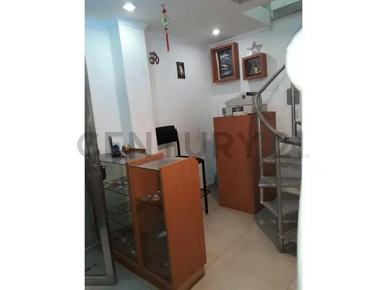 EXCELENTE LOCAL COMERCIAL EN VENTA CON FONDO DE COMERCIO - 4