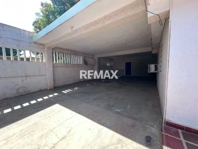Casa comercial en venta en el Sector San Ramon, San Francisco - 2