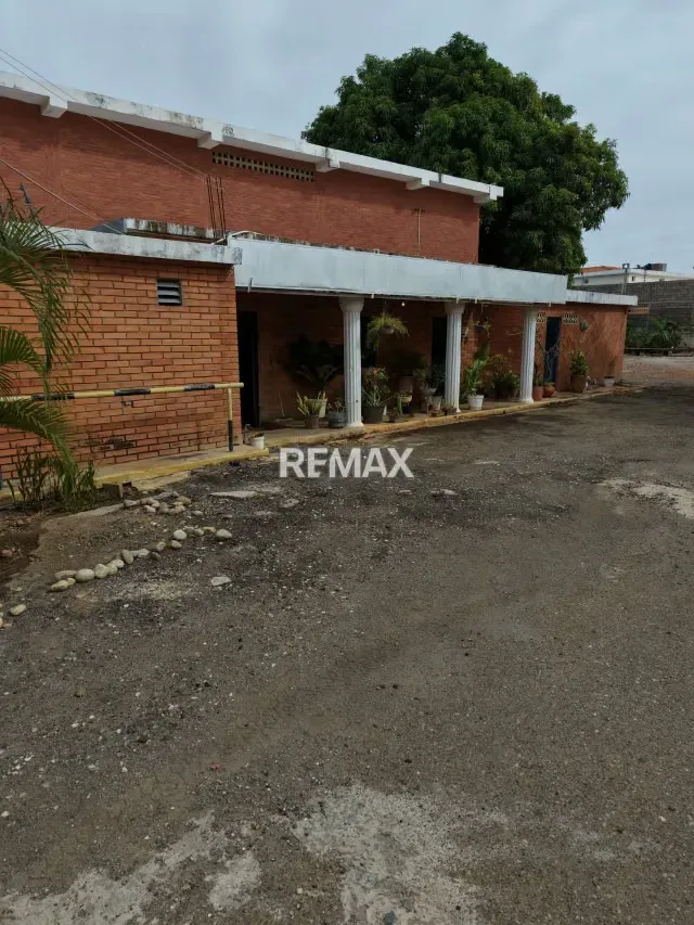 Alquiler de Locales Comerciales y Terreno en el Sector Canchancha entre Av 16 Goajira y Fuerzas Armadas cerca del CC SAMBIL Maracaibo Zulia - 2