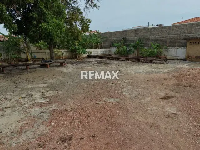 Alquiler de Locales Comerciales y Terreno en el Sector Canchancha entre Av 16 Goajira y Fuerzas Armadas cerca del CC SAMBIL Maracaibo Zulia - 8