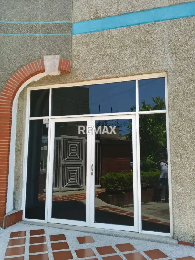Local comercial en Alquiler. Avenida principal. Lechería