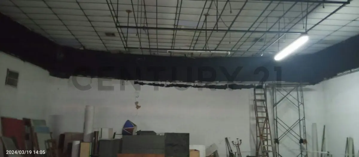 Se vende local comercial C.C. El Llanito IZ - 13