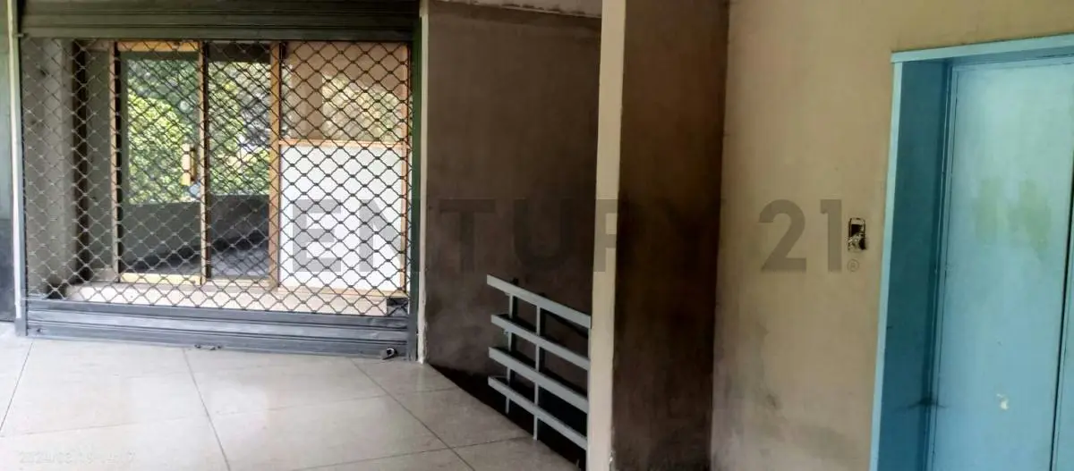 Se vende local comercial C.C. El Llanito IZ - 4