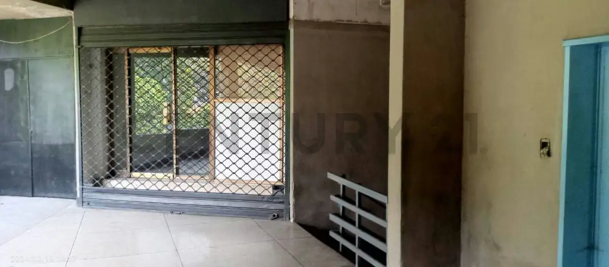 Se vende local comercial C.C. El Llanito IZ - 5