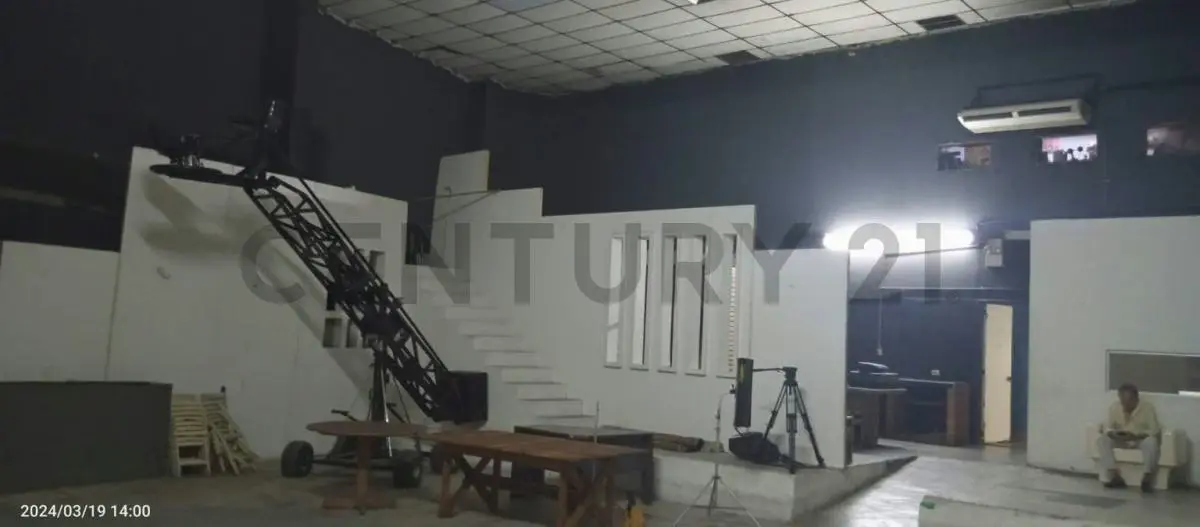 Se vende local comercial C.C. El Llanito IZ - 8