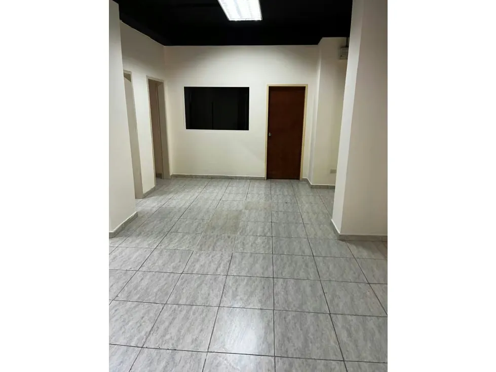 Local Comercial a Pie de Calle Venta y Alquiler Av. Victoria, Caracas - 3