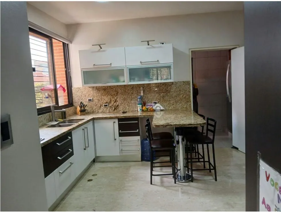 Vendo apartamento 285m2, 4H/5B/4E, MALETERO, URB Campo Alegre7758 - 11